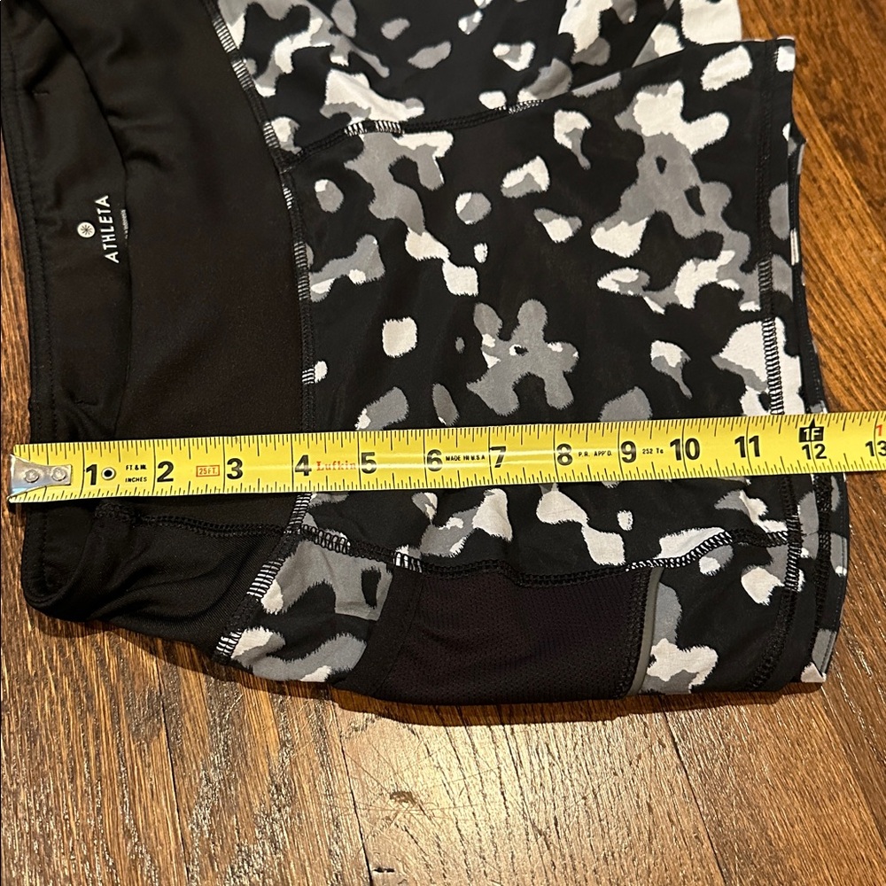 Athleta Mid Rise Run Short - Picture 7 of 9